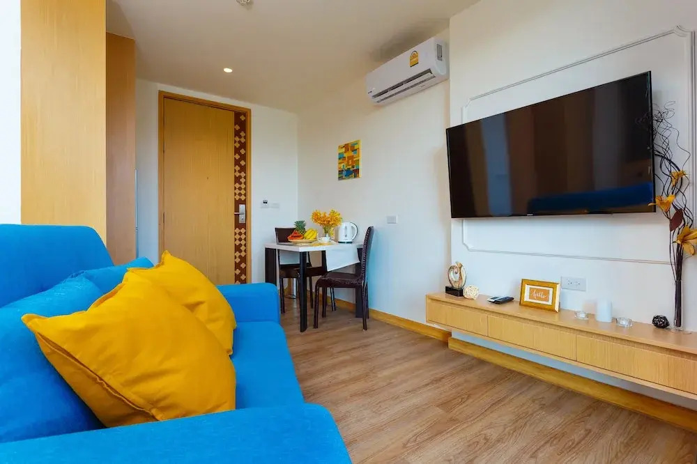 The Aristo Beach Front 713 by Holy Cow