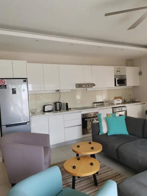 PEREYBERE -Charming 2 bedrooms apartment- WITH POOL - BEACHCOVE Apartments, North Living, APT 8