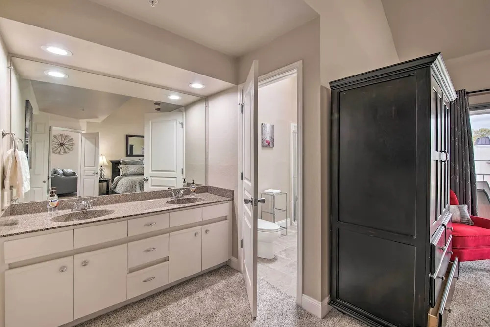 Cozy + Deluxe Branson Condo w/ Covered Balcony