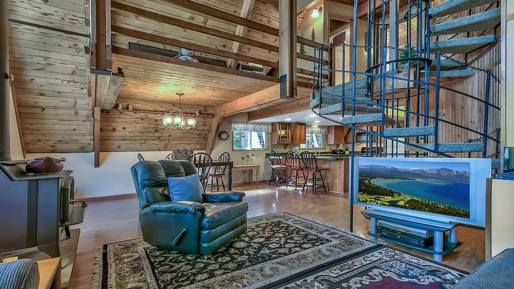 Mewuk Mountain Lodge by RedAwning
