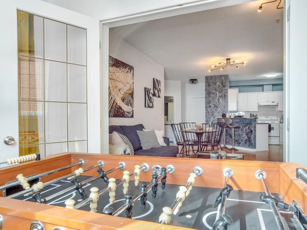 Fun and Colourful Condo w Foosball Parking Coffee