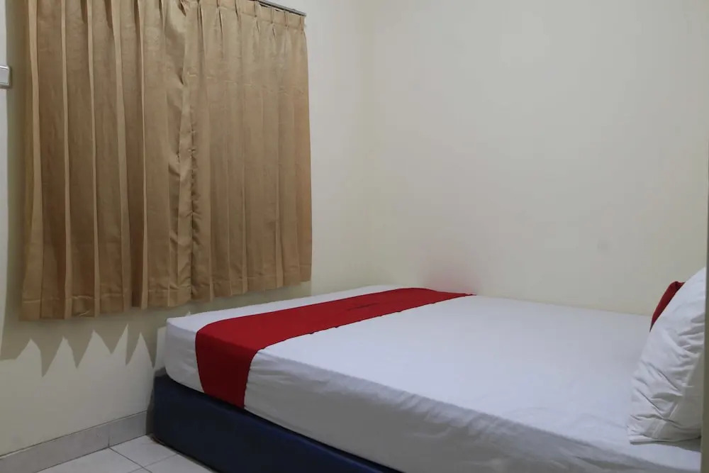 RedDoorz near Ciputra World Kuningan 3