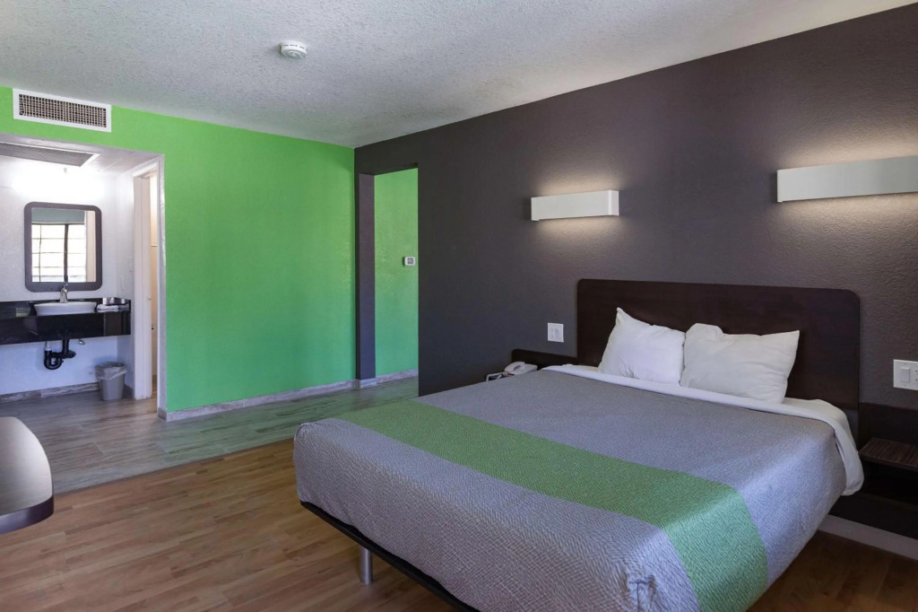 Studio 6-Barstow, CA