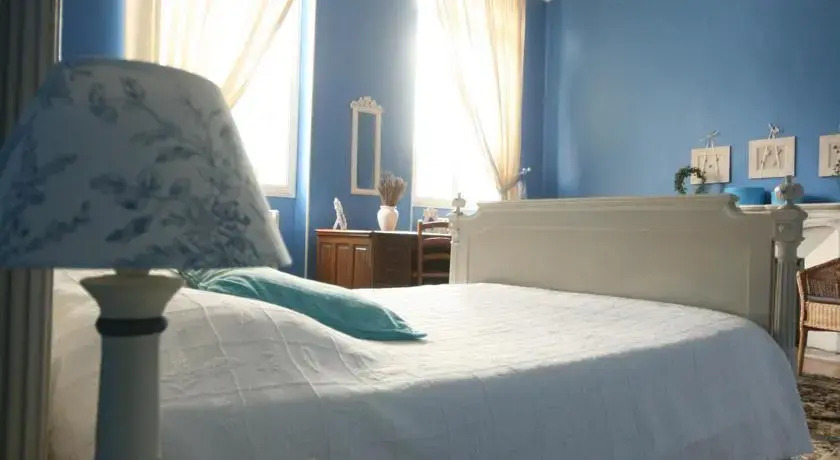 Grand gîte 15 personnes, 9 chambres, 100km de Paris en Exclusivité