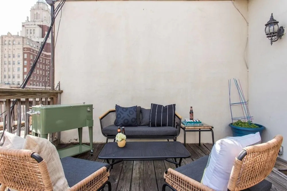 Spacious 2 BR Apt in Center City by Domio