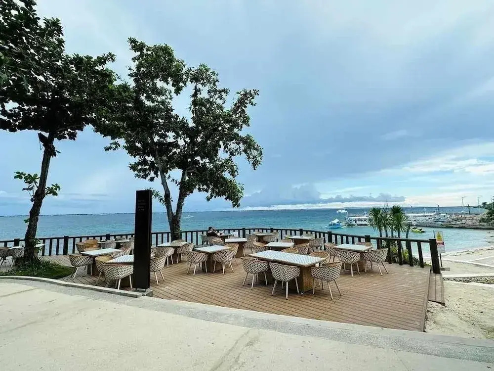 Mactan Newtown 1-Bedroom W/ Balcony & Pool Access