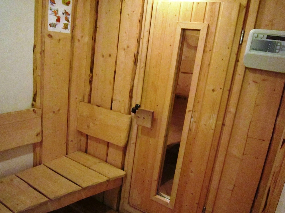 Pleasant Holiday Home in Weywertz Near the Lake