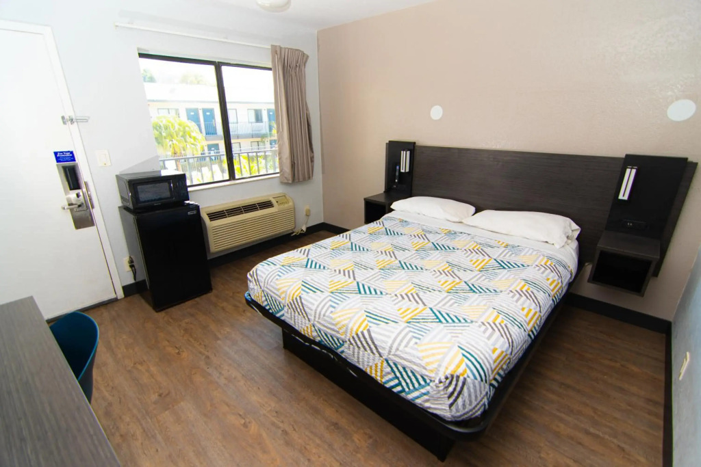 Motel 6-Lantana West Palm Beach, FL