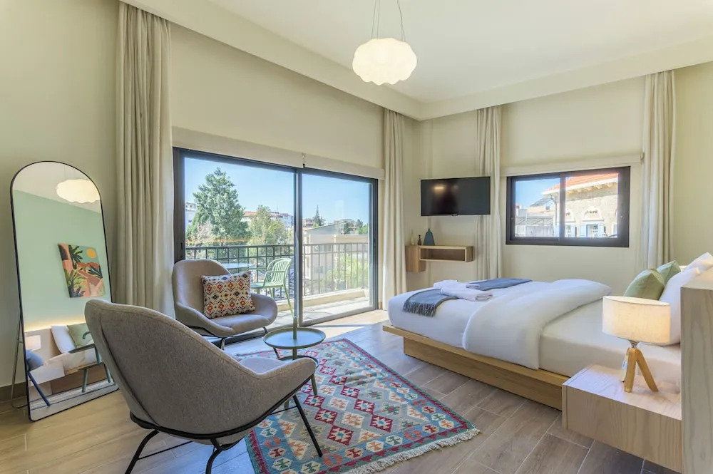 Quattro - Deluxe Studios & Rooftop in Batroun