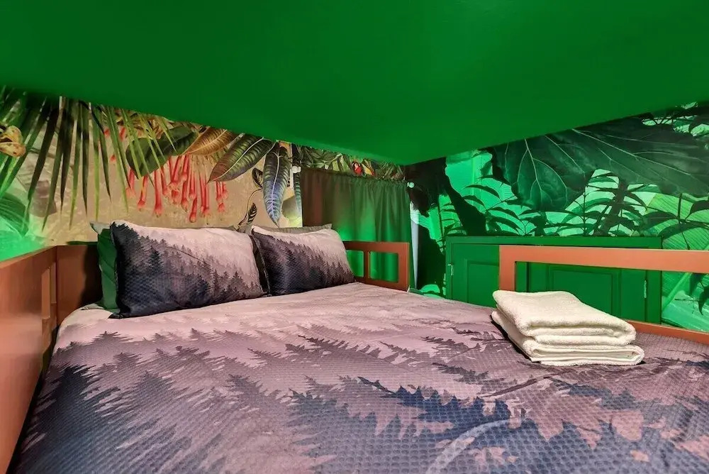 2473 Shanti · Deepsea World/15 Suites/sleep 30/oversize Pool&spa