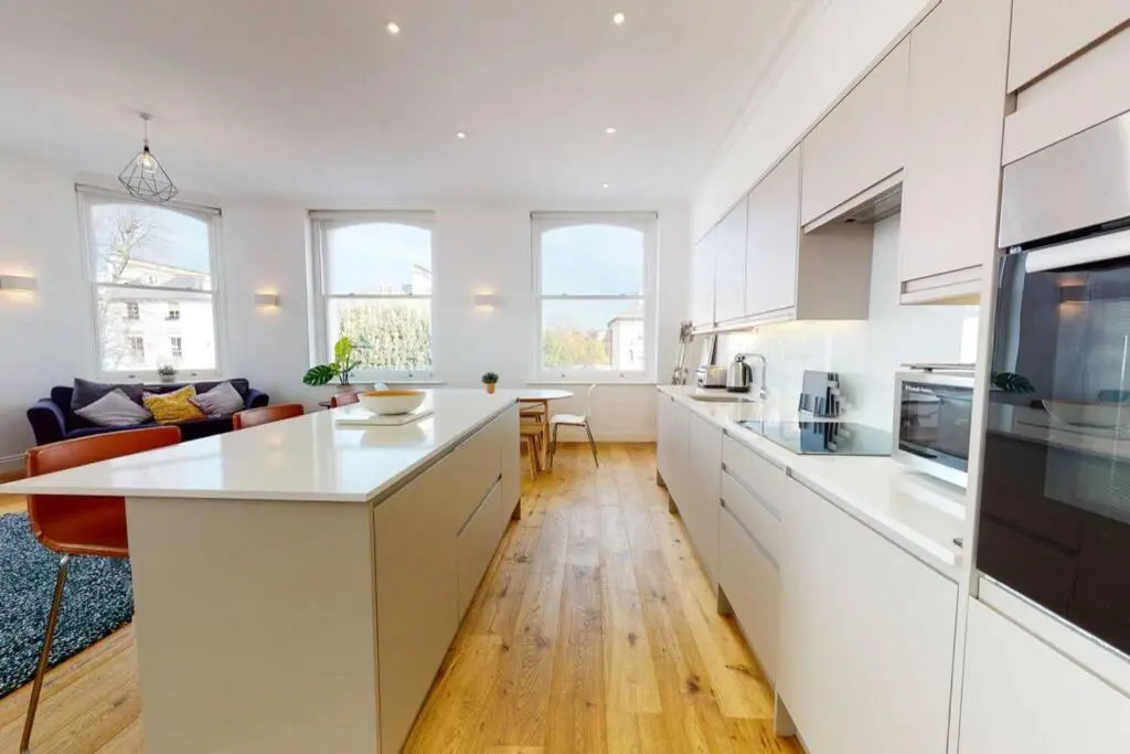 Superb 2 Bed Flat Camden 5 min walktube Station