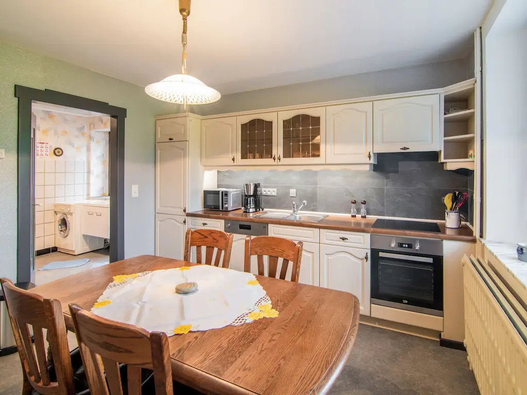 Holiday Home in Bullingen with Garden