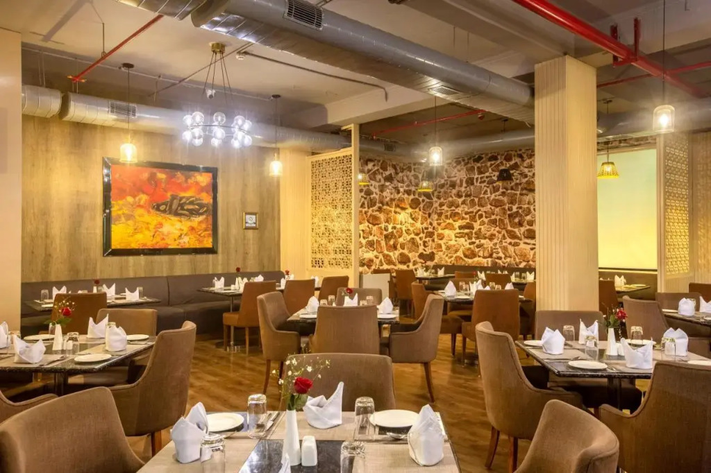 Hotel Luxe Opera NH8 - 7km from IGI Airport Delhi