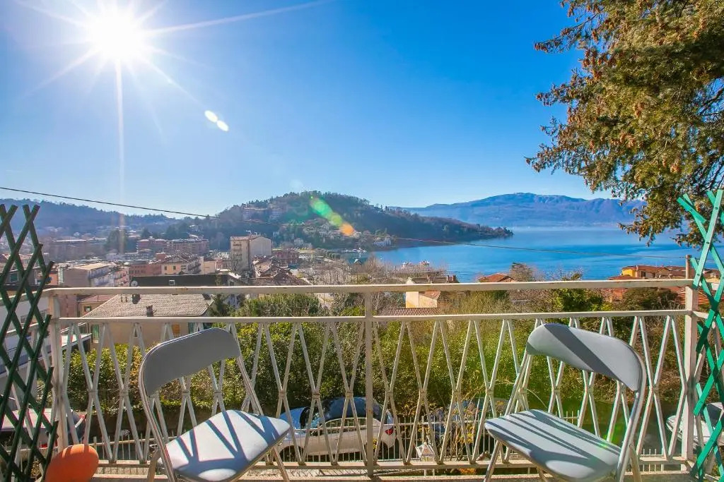 Sunny Apartment Lake View Laveno