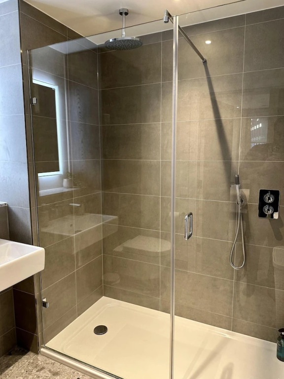 Spacious & Luxurious 2-bed Apartment in London