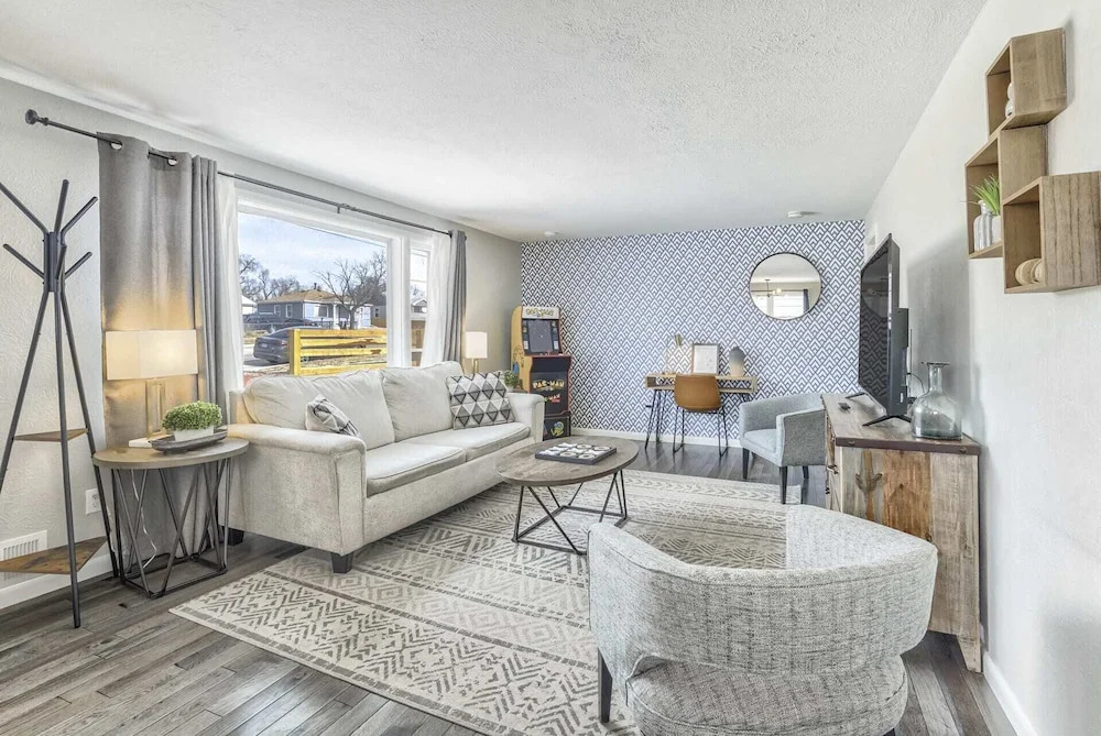 5BD Dog Friendly Family Getaway Near Downtown!