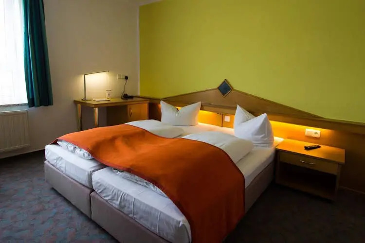 HOTEL PARQÉO im A66