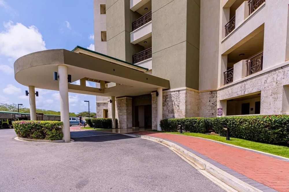 One Bedroom w Amazing Views GYM Resort Amenities