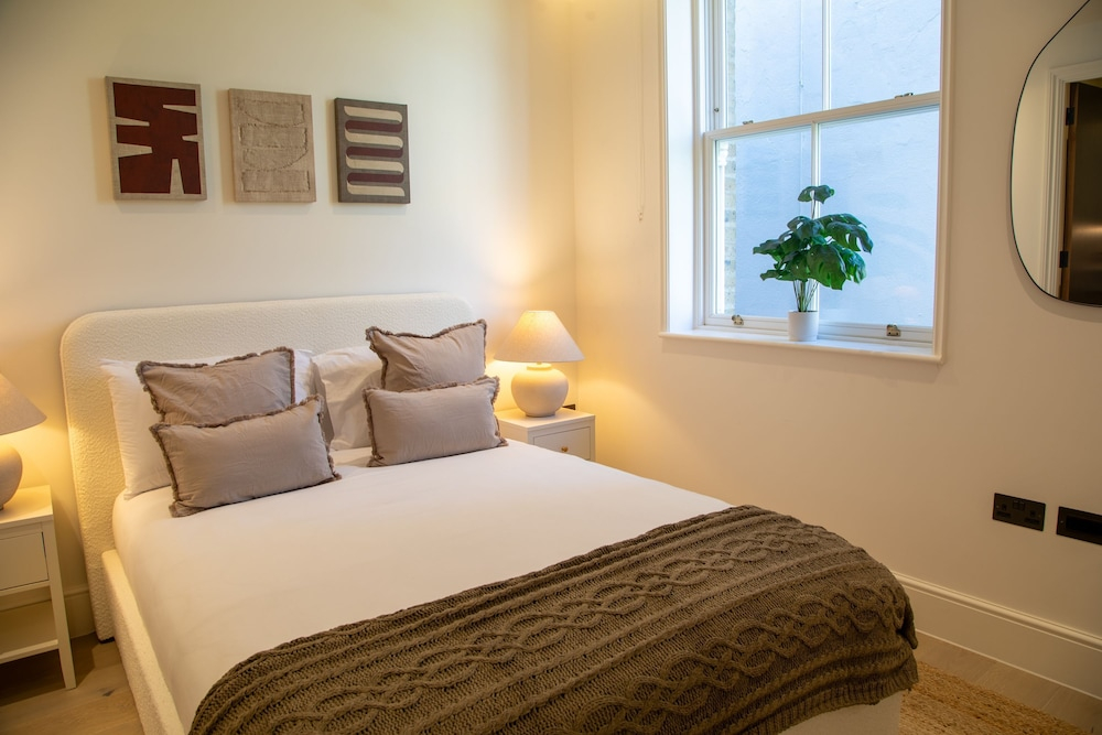 The Pembridge 12