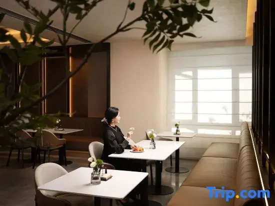 Yaduo Hotel, Jindian Road, Ruili Delong International Jewelry City