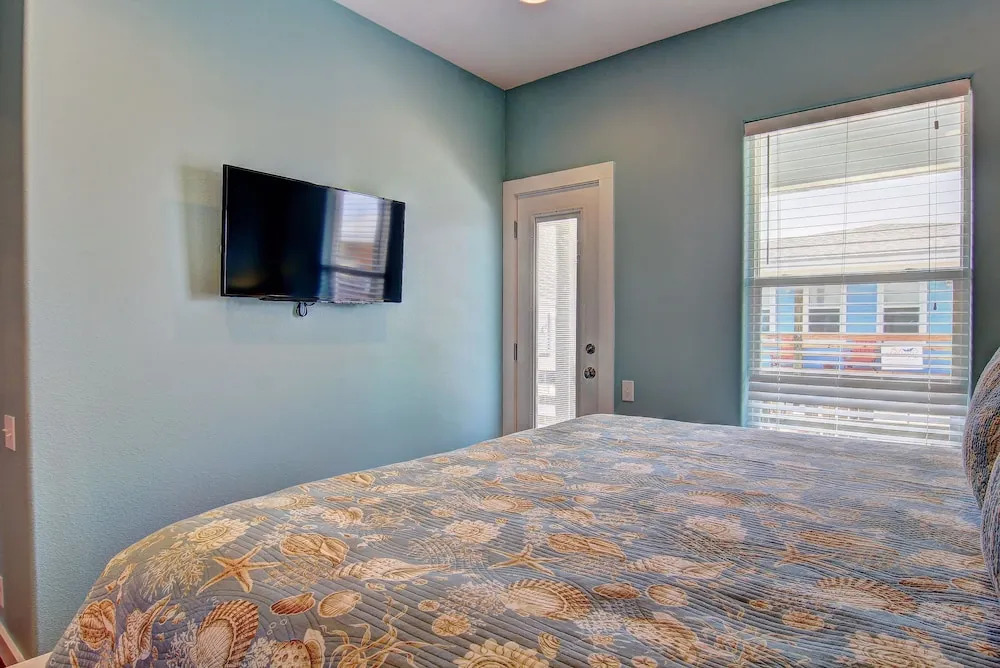 Feelin' Nauti - Four Bedroom Townhome