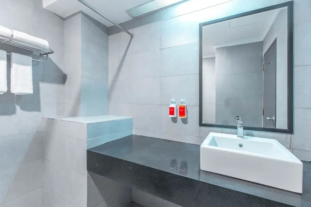 Super OYO Townhouse 1 Hotel Salemba