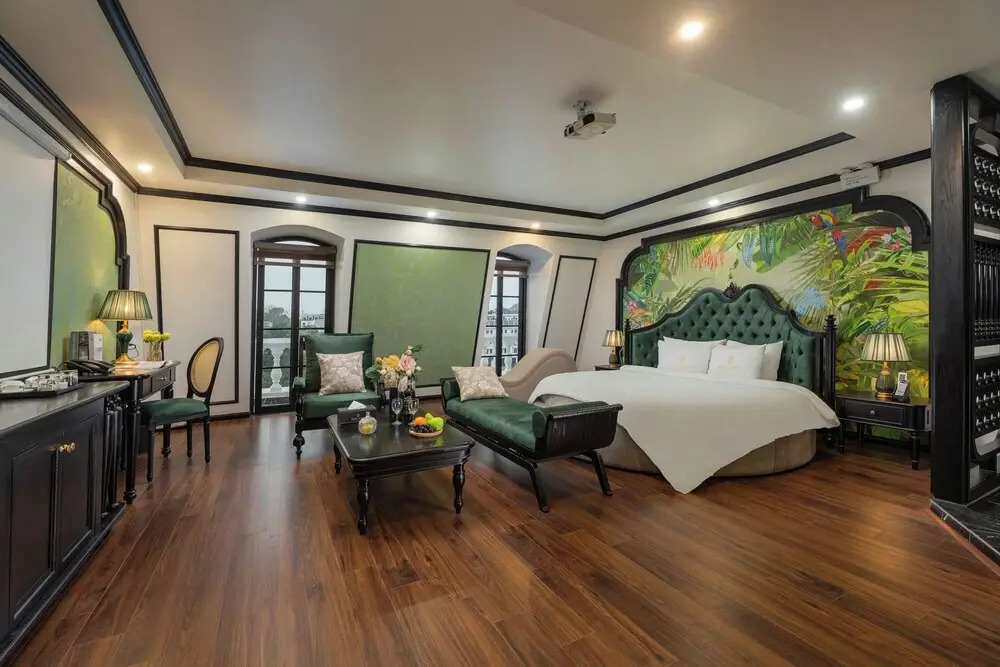 Royal Hotel & Spa