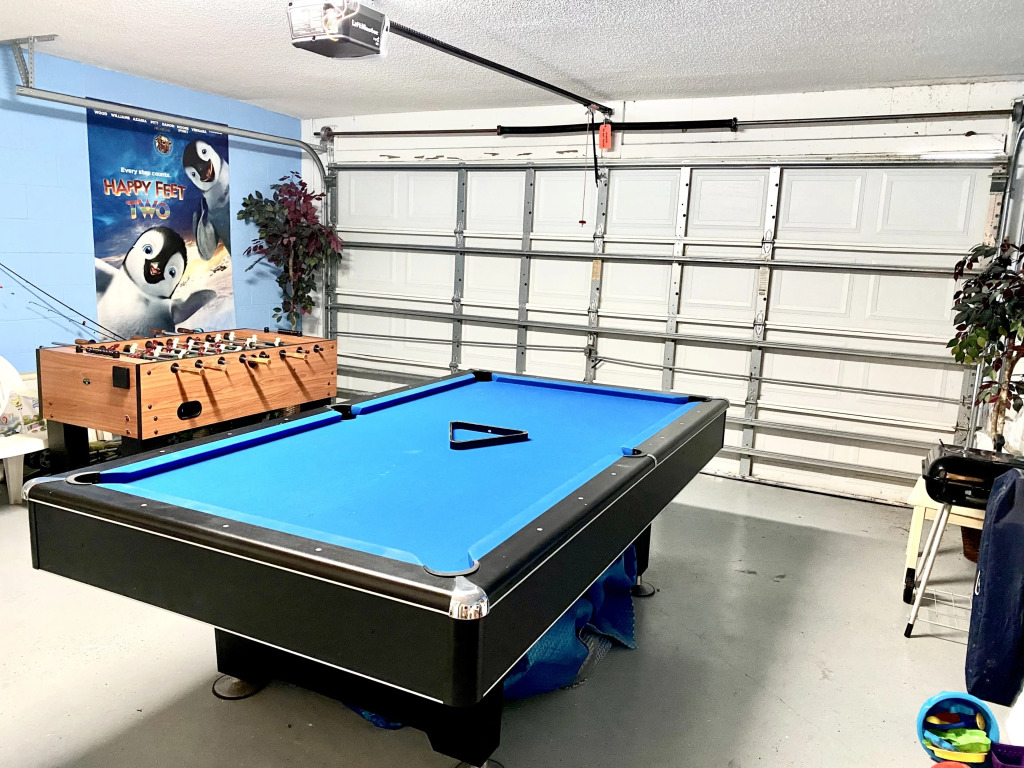 LB4707AW 3 Bedroom Villa with pool and game room