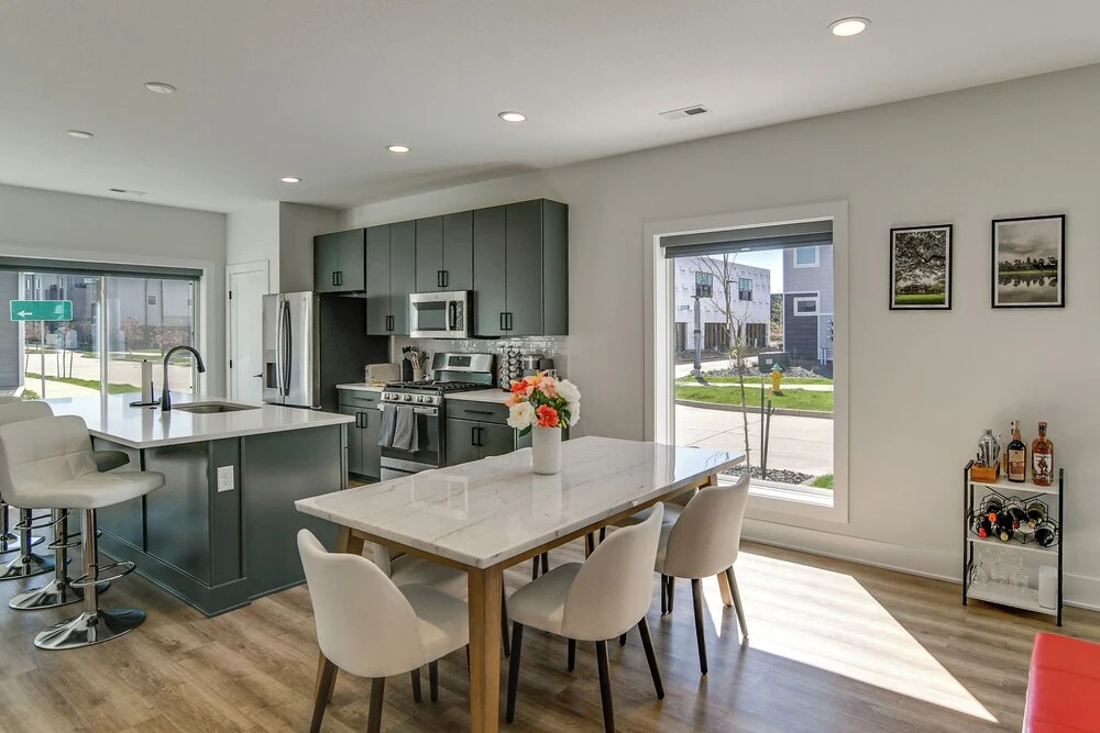 Rooftop Oasis: Downtown Des Moines Townhome