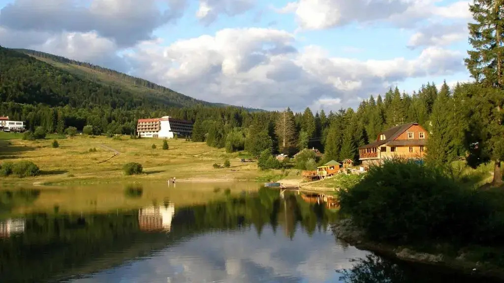 Krpáčovo, Nízke Tatry - chata na kraji lesa