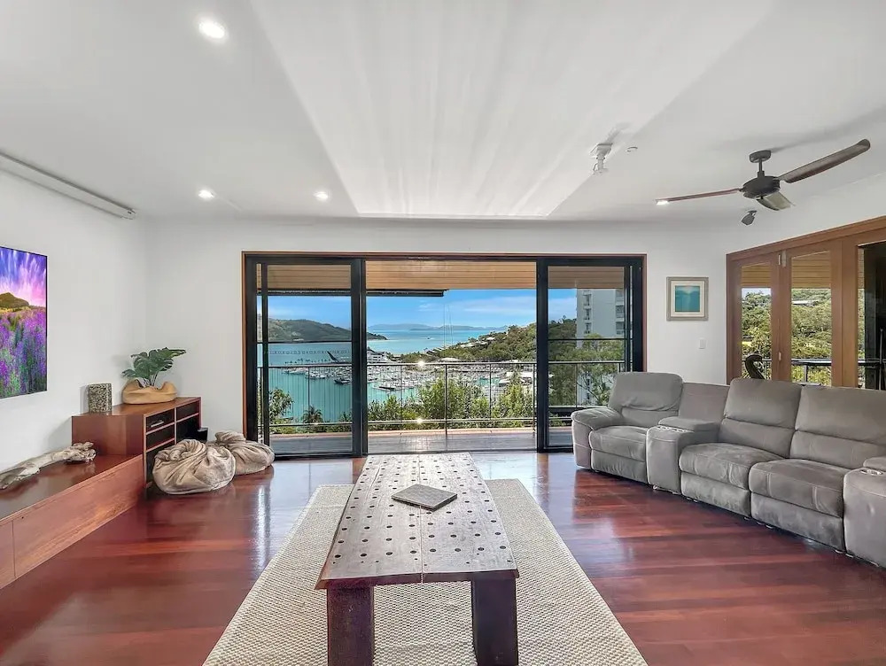The BoatHouse - Private 4 bedroom house