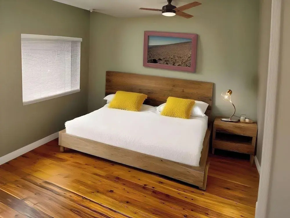 Cheerful 4 Bedroom with free Parking