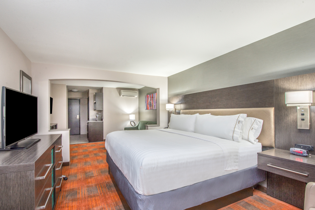 Holiday Inn Express & Suites Shawnee-Kansas City West by IHG