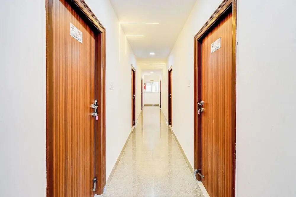 FabHotel R3 Atmos - Near Hitech Exibition Centre, Hitech City