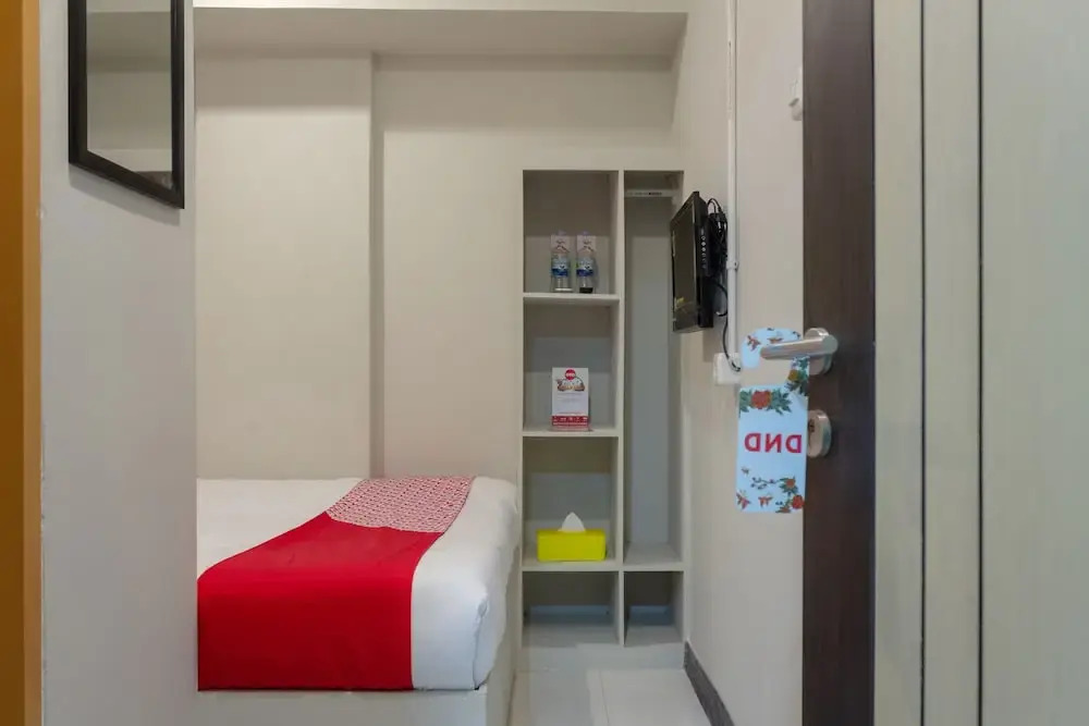 OYO 737 Kamar Keluarga Mahkota 8