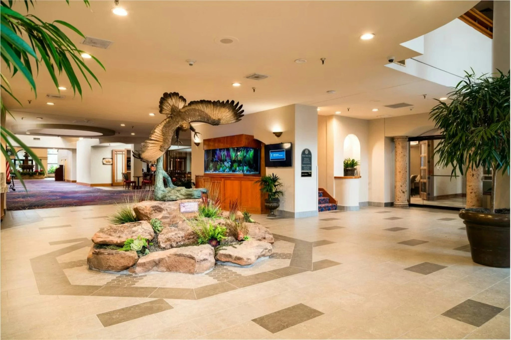 MCM Eleganté Hotel & Conference Center
