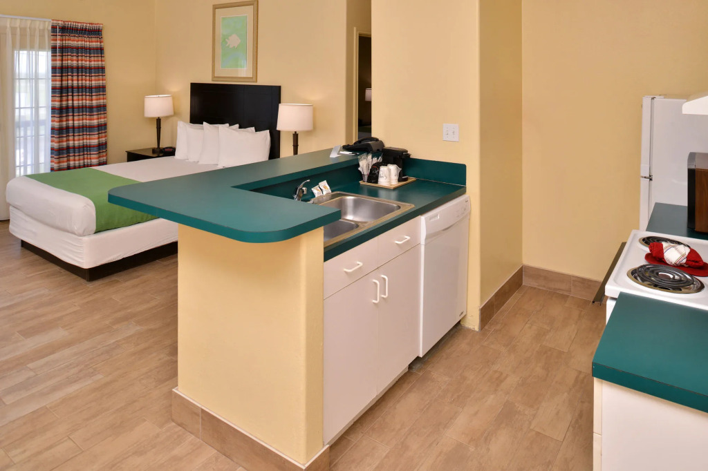 The Island Hotel Near Beach Port Aransas