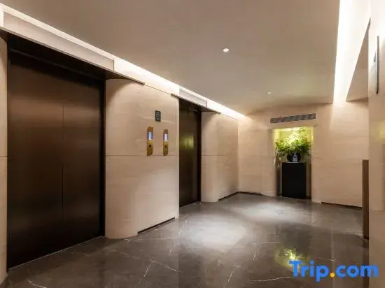 Guangzhou Beijing Road Pedestrian Street Dongshankou Metro Station Atour Hotel