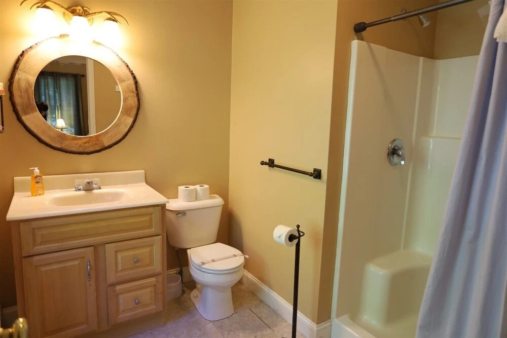 Pet Friendly Private Home, Located in Forest Ridge, Lincoln, NH - Fr8cl