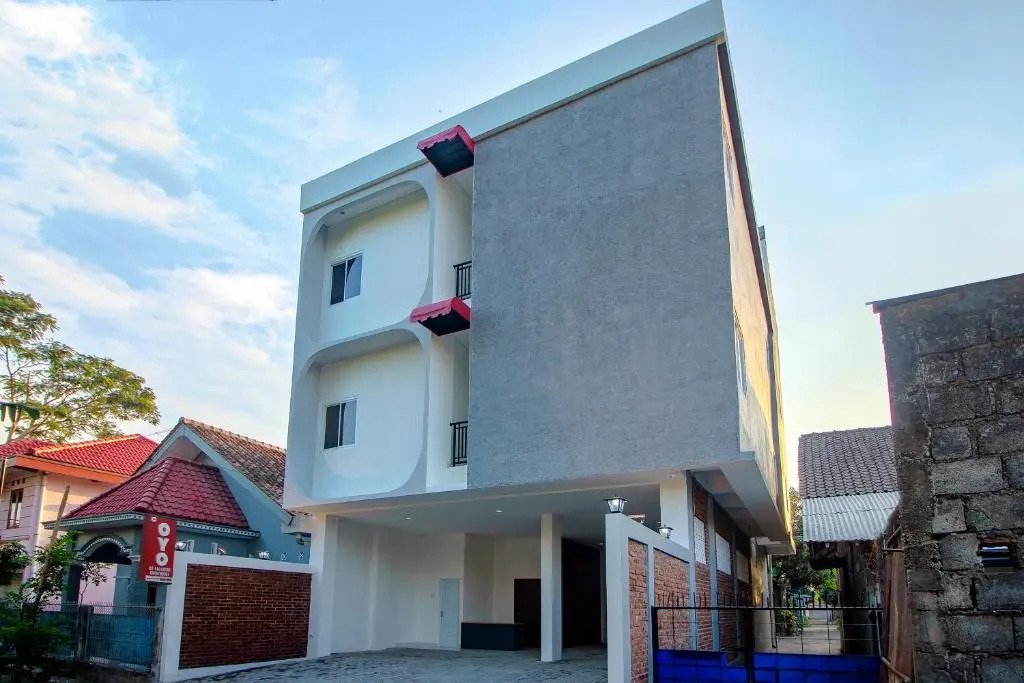 OYO 1319 88 Exclusive Residence
