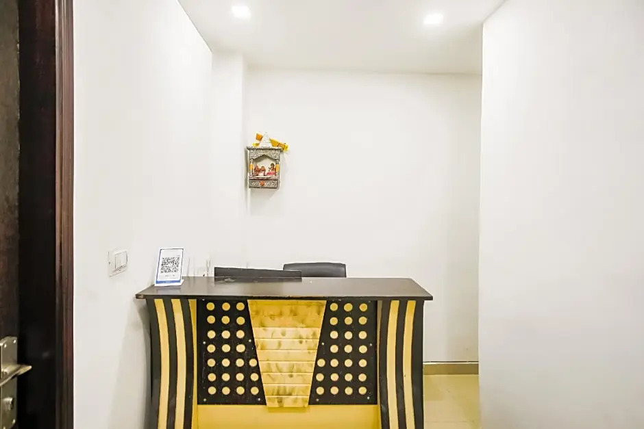 OYO Flagship 71090 Loyd Home