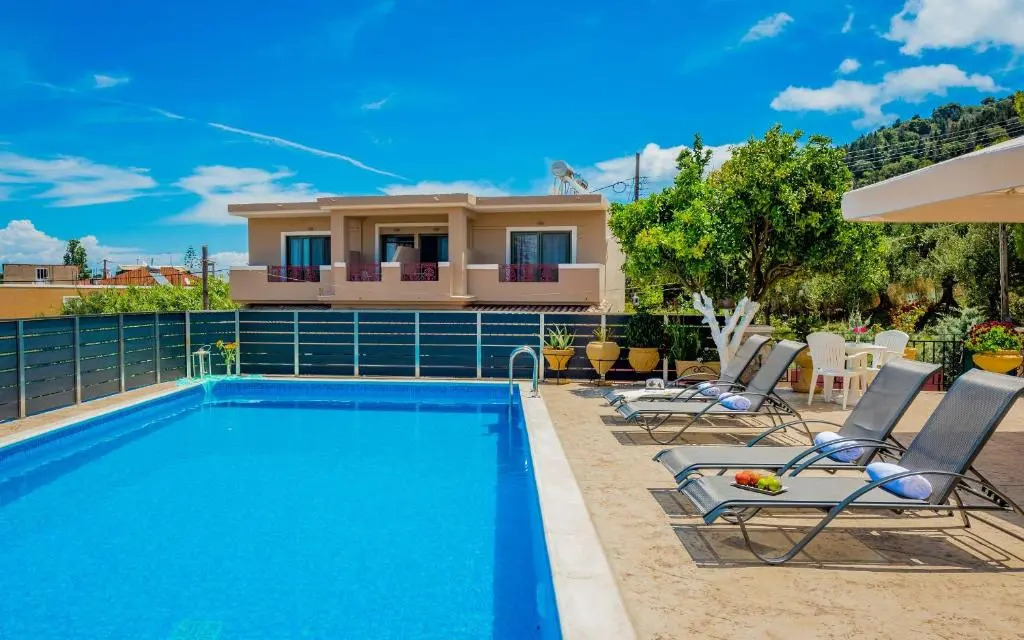 Costas Studios - 450m from Argassi center, by ZanteWize