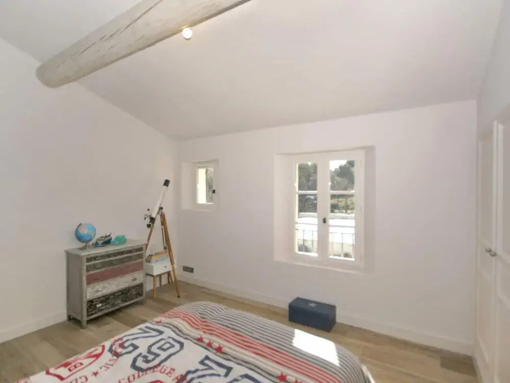 Beautiful Villa With Pool Near St.remy-de-provence