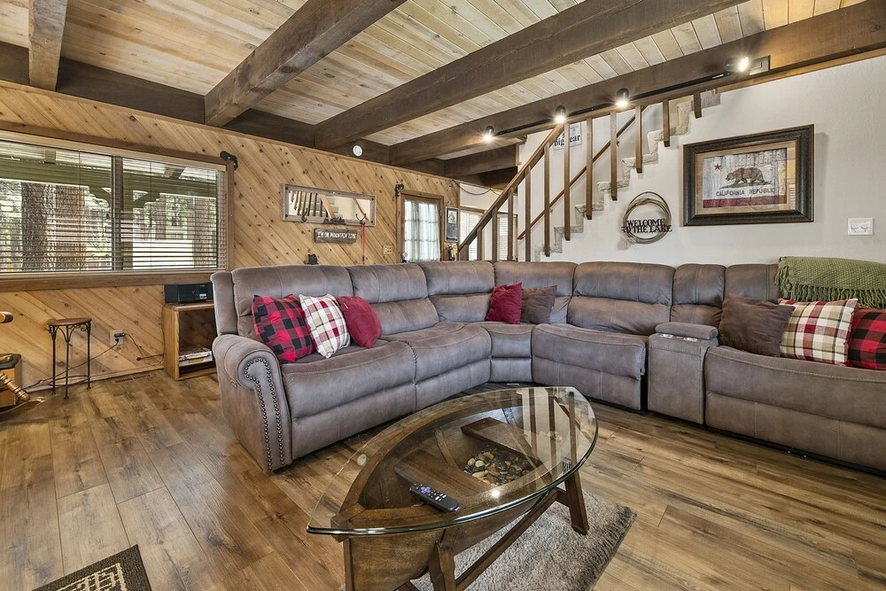 Summit Mountain Lodge - Amazing Location Just Down The Street From Snow Summit! 4 Bedroom Home