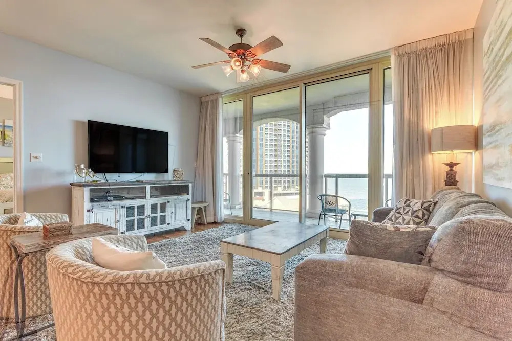 Florida Resort Condo: Walk to Pensacola Beach!