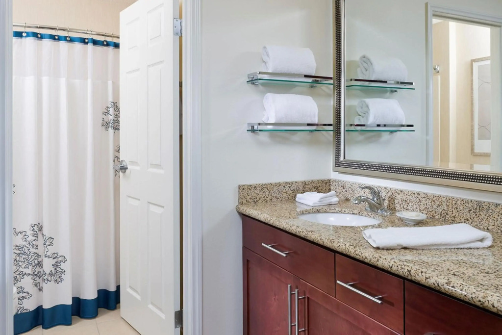 MainStay Suites Appleton Airport - Fox River Mall Area