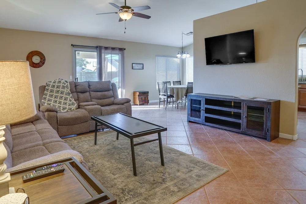 Pet-friendly Yard! Home Near State Farm Stadium