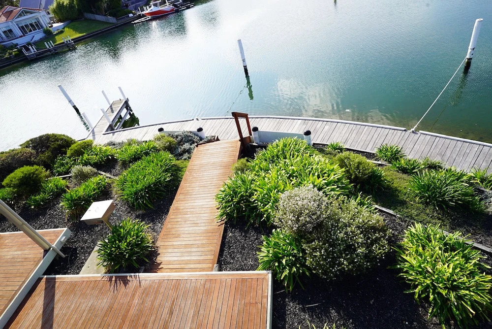 Captains Cove Resort - Waterfront Apartments