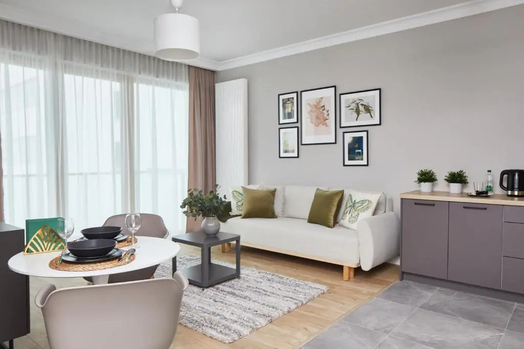 Metro Imielin Apartments by BookingHost