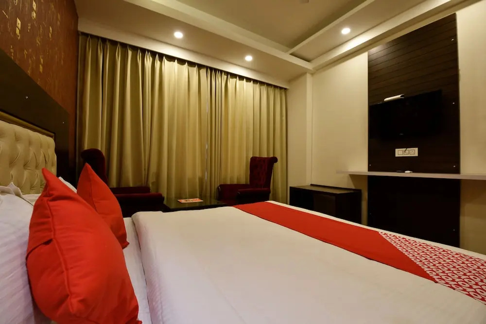 OYO 17099 Ambika Residency